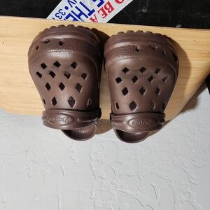 NOTHINZ Ladies 5 Jr3 Brown Clogs NWOT